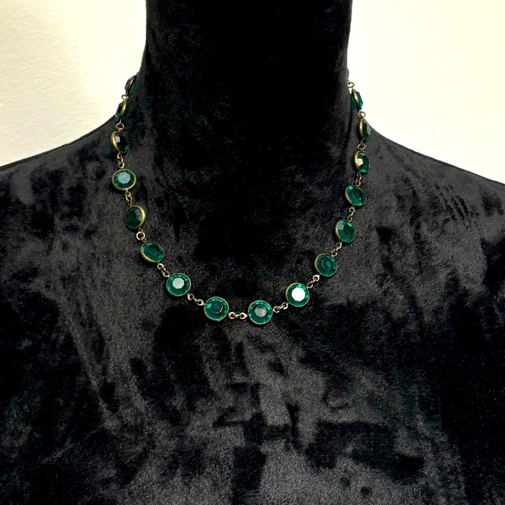 Beautiful emerald green color stacking layering necklace 🧚🏼‍♂️🧚🏼‍♂️🧚🏼‍♂️